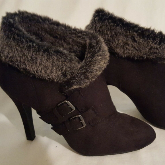 New Qupid black fx fur trim slim heel ankle bootie - Picture 2 of 5